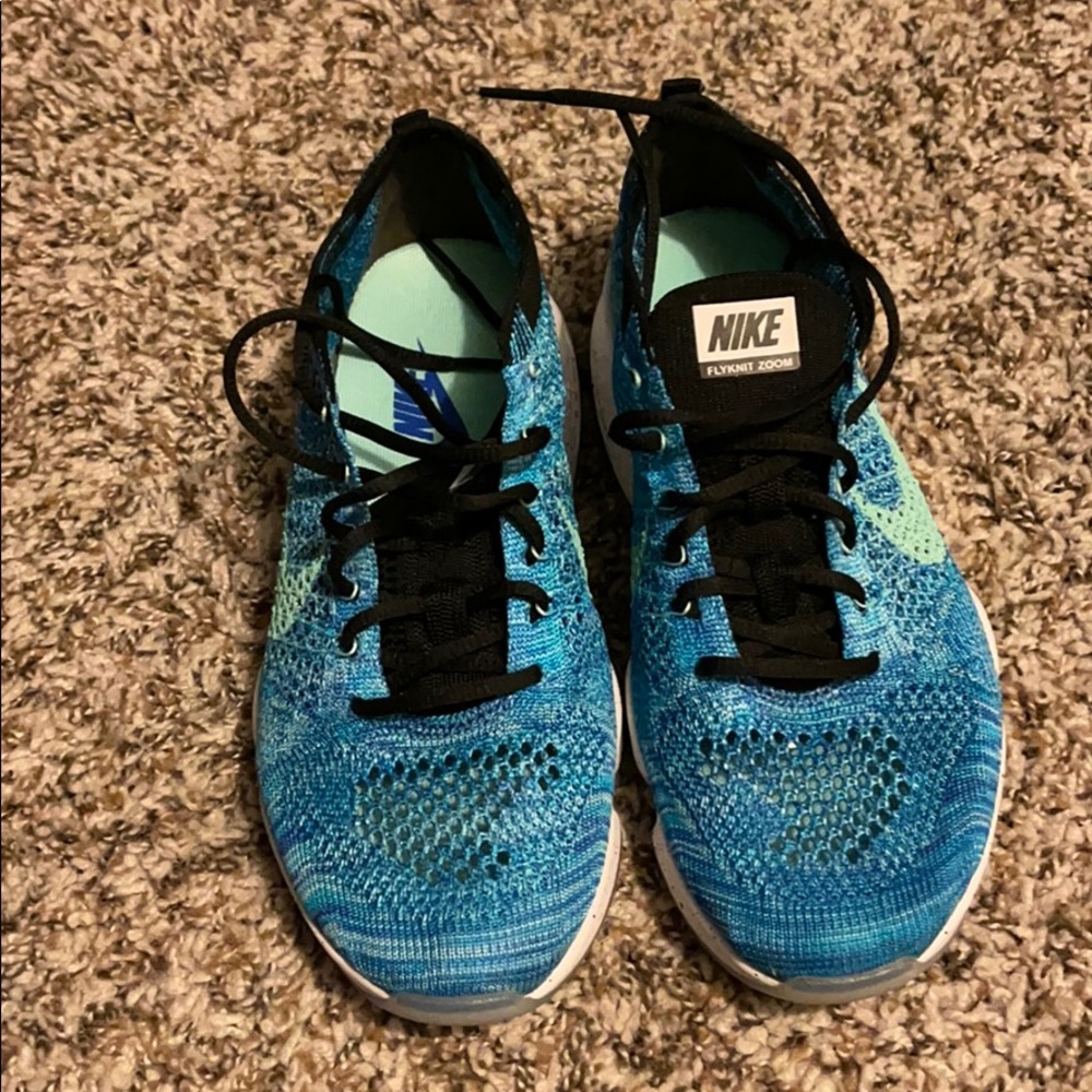 NEW Women’s Nike Flyknit Zoom Size 7.5